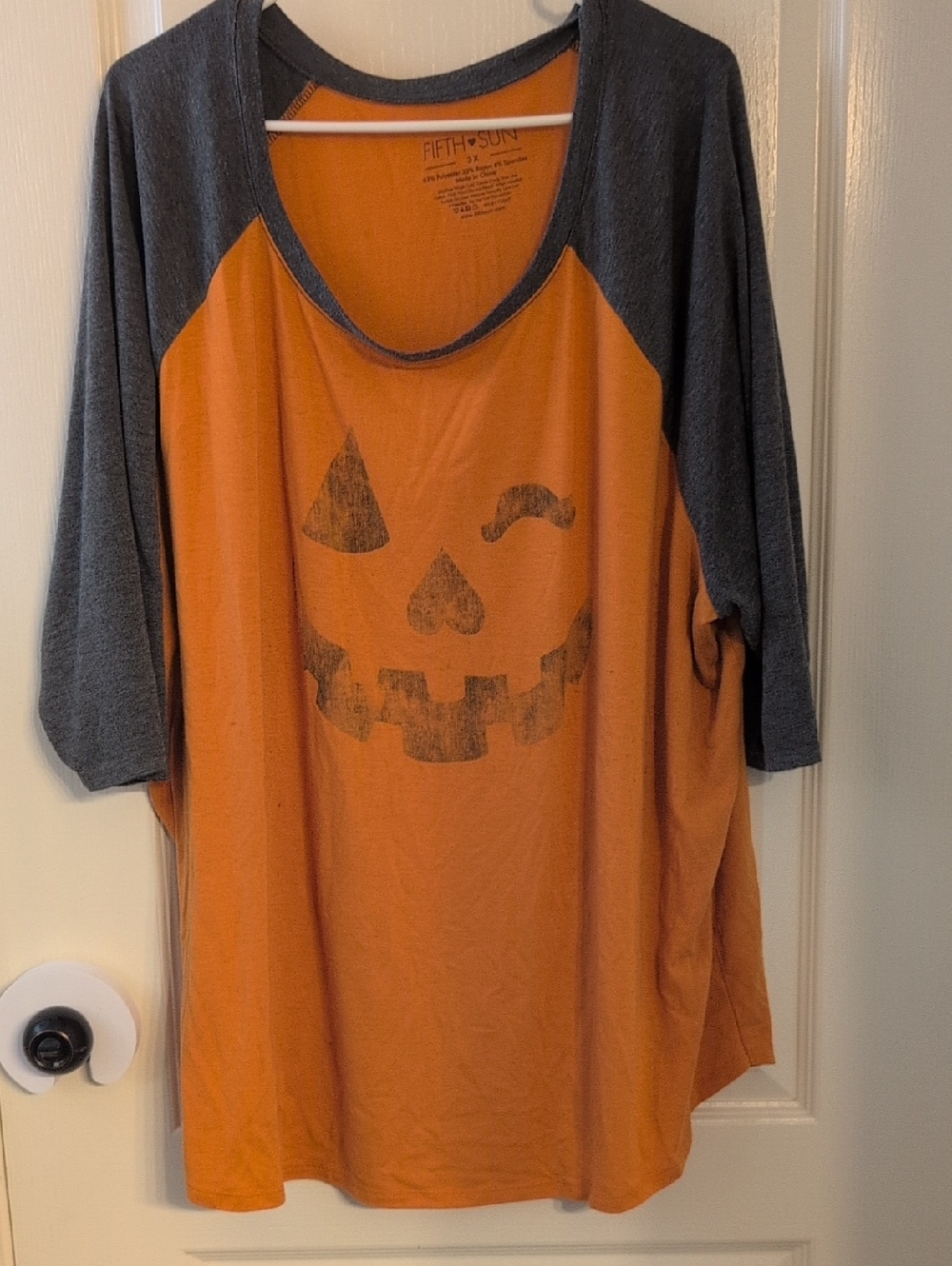 Fifth Sun Orange & Gray Women's Pumpkin Face Raglan Tee - Picture 2 of 5